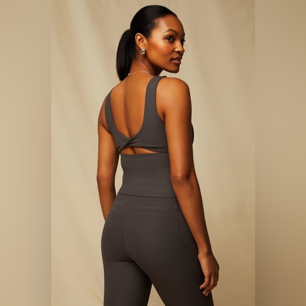 Fabletics  Oasis Rib Twist Built-In Bra Tank L